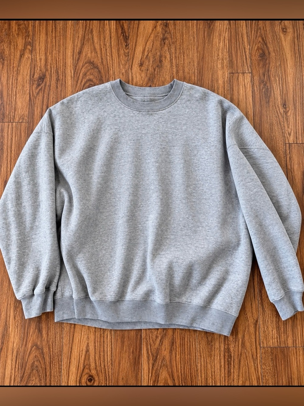 Abercrombie & Fitch Light Gray Crewneck Sweatshirt